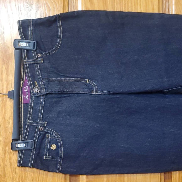 Gloria Vanderbuilt Jeans - Picture 3 of 6